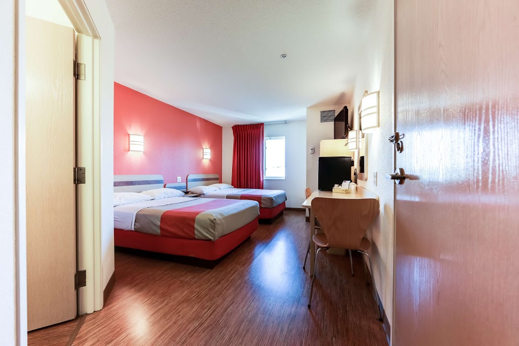 Motel 6 Toronto - Mississauga | 2935 Argentia Rd, Mississauga, ON L5N 8G6, Canada | Phone: (905) 814-1664