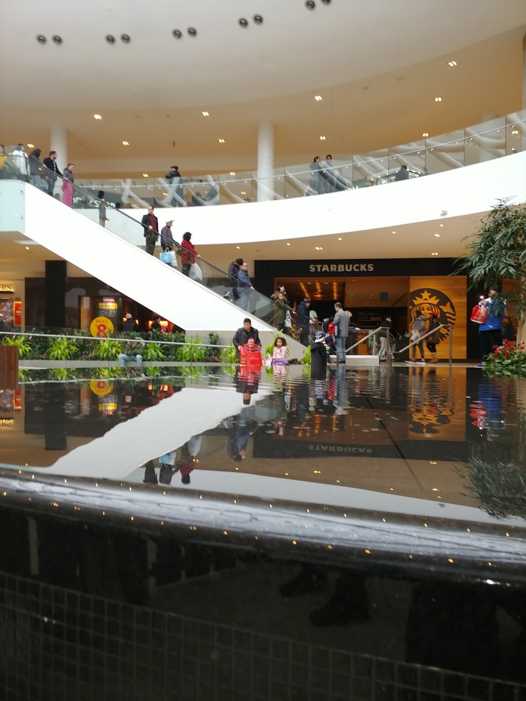 Hudsons Bay | 5100 Erin Mills Pkwy, Mississauga, ON L5M 4Z5, Canada | Phone: (905) 820-8300