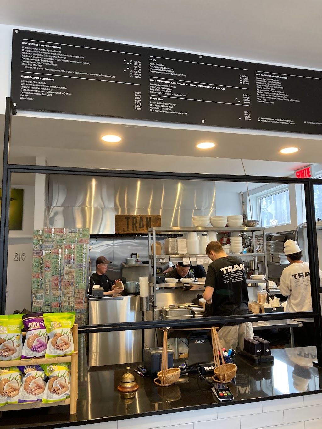 TRAN Cantine Vietnamienne | 4690 R. Notre Dame O, Montréal, QC H4C 1S6, Canada | Phone: (514) 379-4690