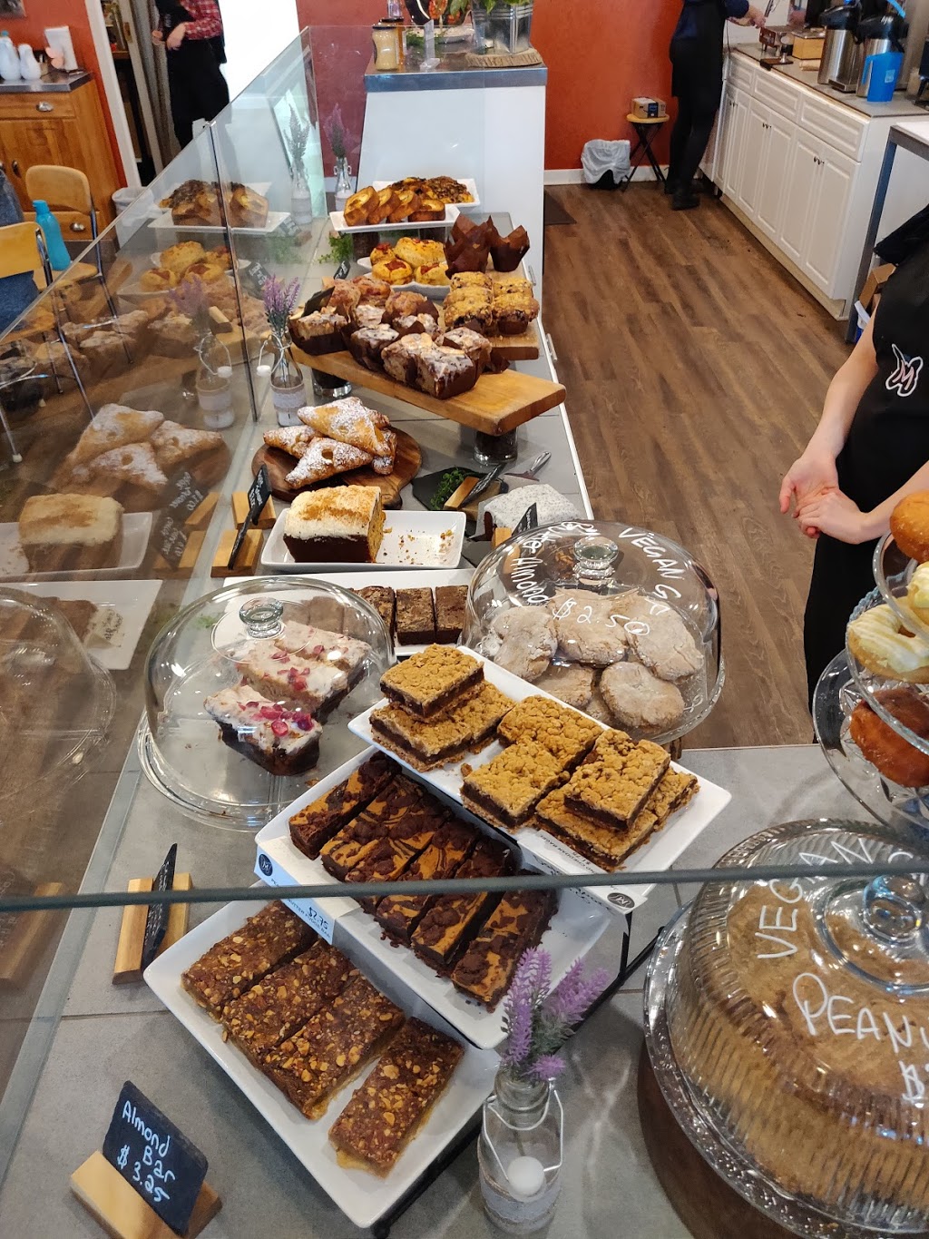 The Monarch House Cafe and Lounge | 1027 Gordon St, Guelph, ON N1G 4X1, Canada | Phone: (519) 265-7177
