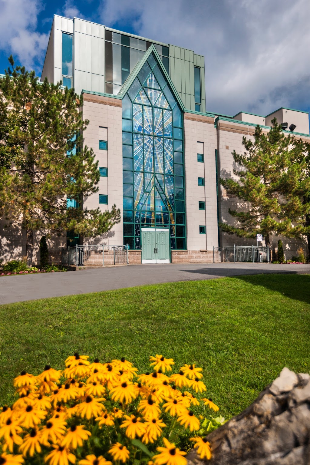 Mausolée Saint-Martin | 2159 Boul Saint-Martin Est, Laval, QC H7E 4X6, Canada | Phone: (450) 667-8404