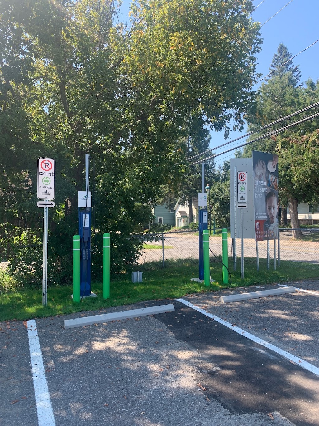 Electric Circuit Charging Station | 1591 Av. Bédard, Saint-Lazare, QC J7T 2G5, Canada | Phone: (800) 686-9243