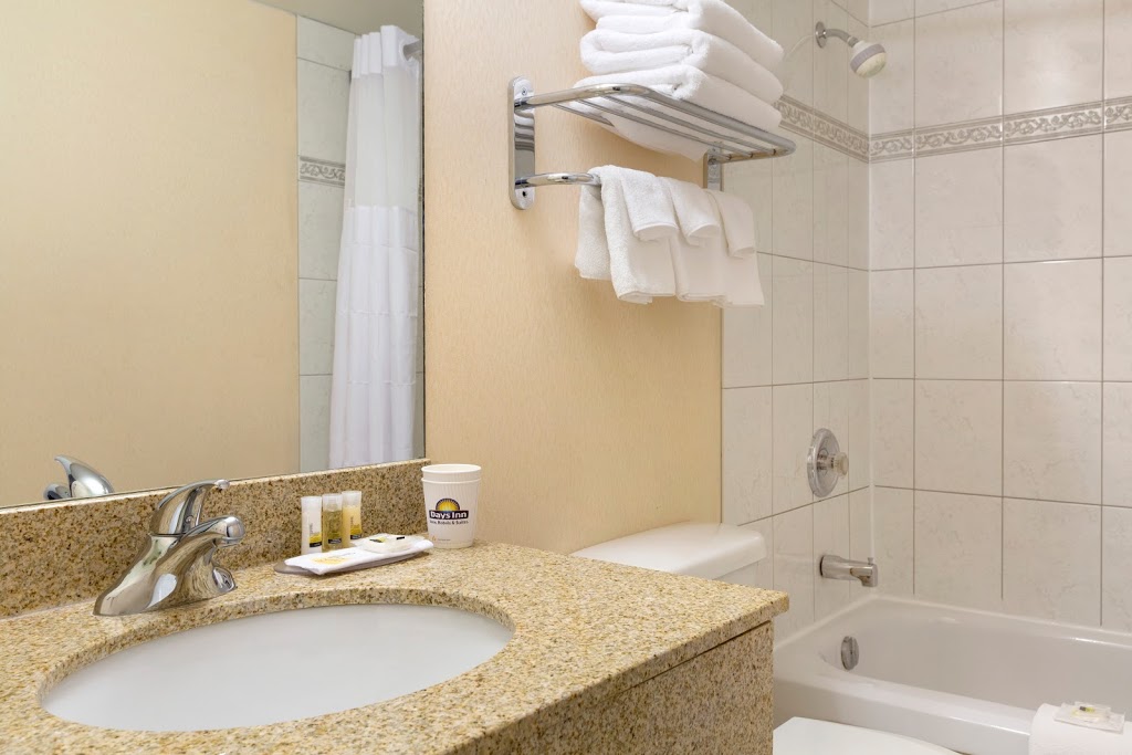 Days Inn by Wyndham Calgary South | 3828 Macleod Trail, Calgary, AB T2G 2R2, Canada | Phone: (403) 243-5531