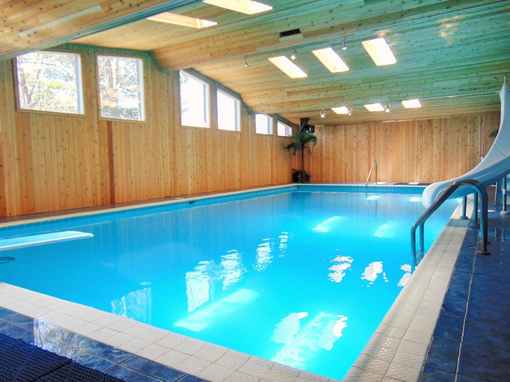 Chalet Le Monarque | 552 Rue de Monseigneur Provencher, Nicolet, QC J3T 1H3, Canada | Phone: (819) 293-5047