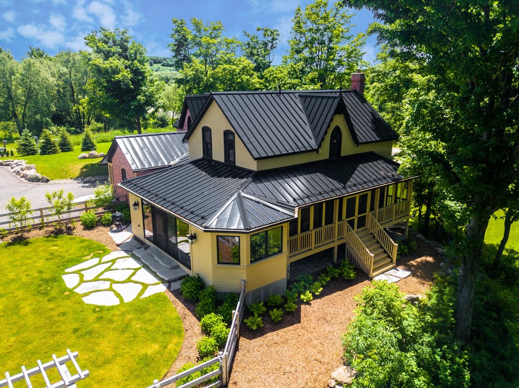 Sapphire Roofing Orangeville | 246372 Hockley Rd, Mono, ON L9W 6K4, Canada | Phone: (519) 704-1233