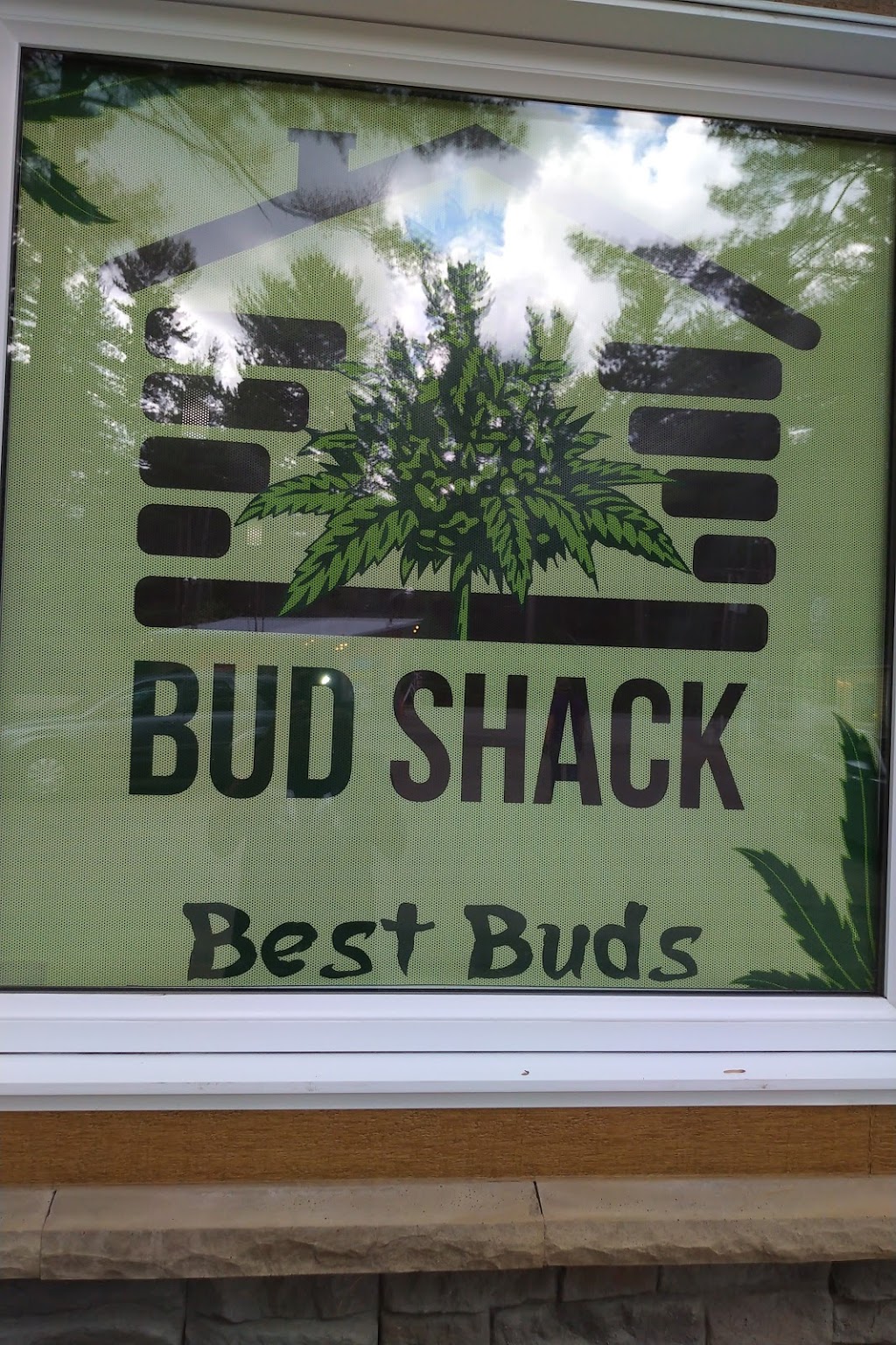 Bud Shack | 411 QC-344, Oka, QC J0N 1E0, Canada | Phone: (438) 345-8653
