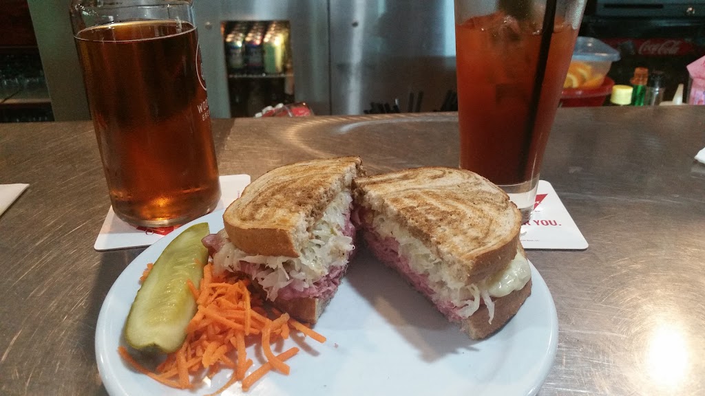 Queens Bush Pub | 451 10th St, Hanover, ON N4N 1P7, Canada | Phone: (519) 364-6666