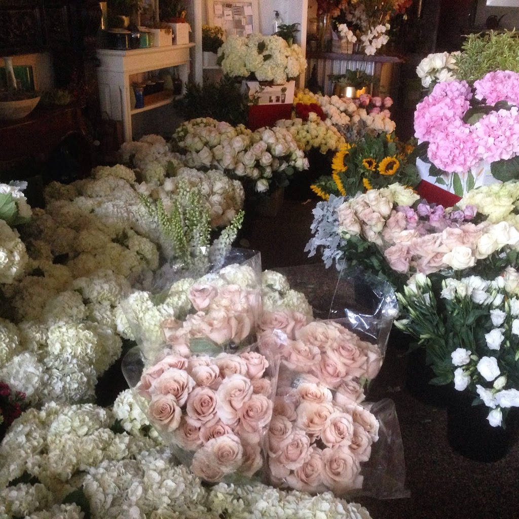 Fleurish Flower Shop | 6449 Crowchild Trail SW #8, Calgary, AB T3E 5R7, Canada | Phone: (403) 242-1133