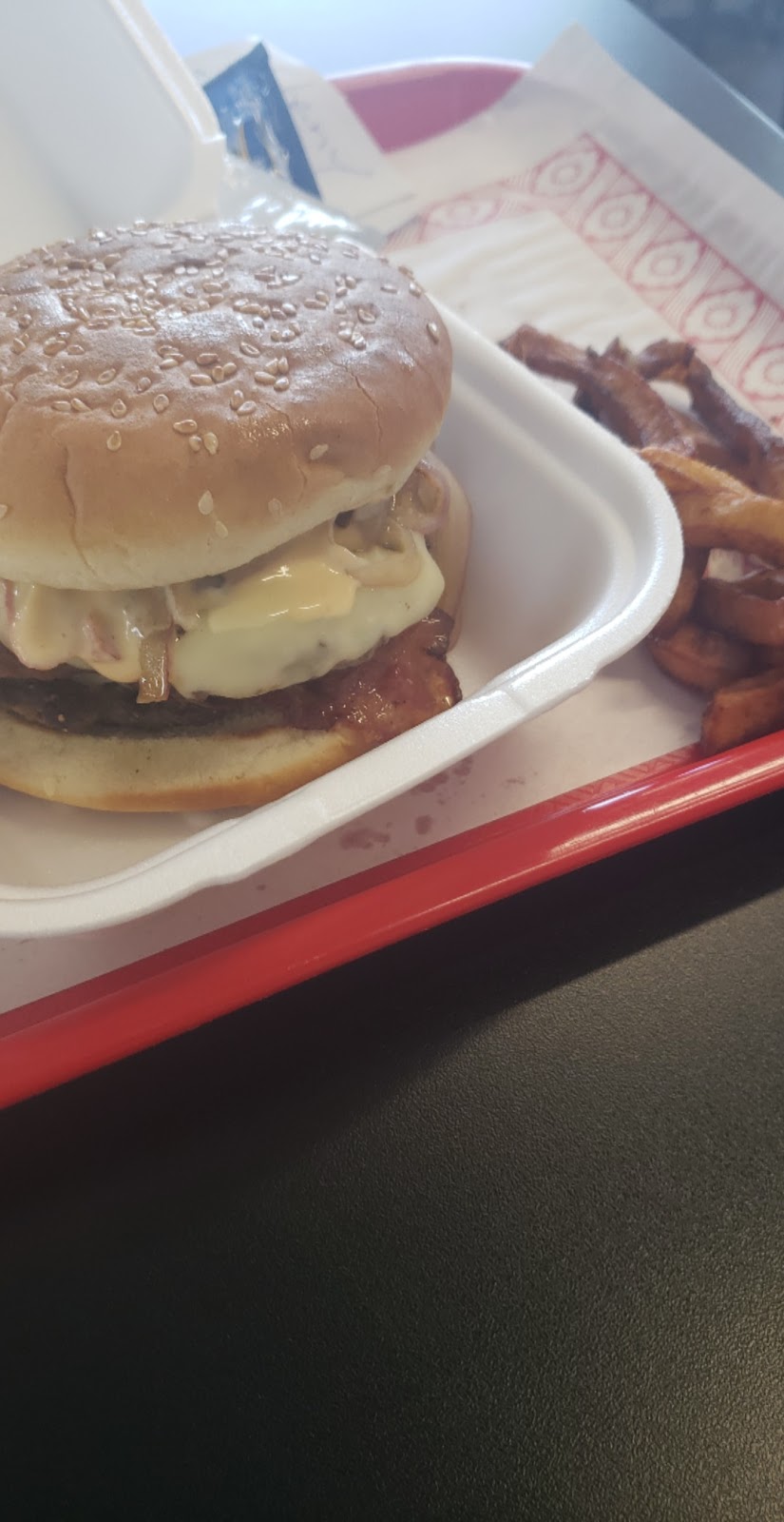 Cantine & Pizzéria Le Bouche-Trou | 11 Route 137 SUD, Sainte-Cécile-de-Milton, QC J0E 2C0, Canada | Phone: (450) 956-9595