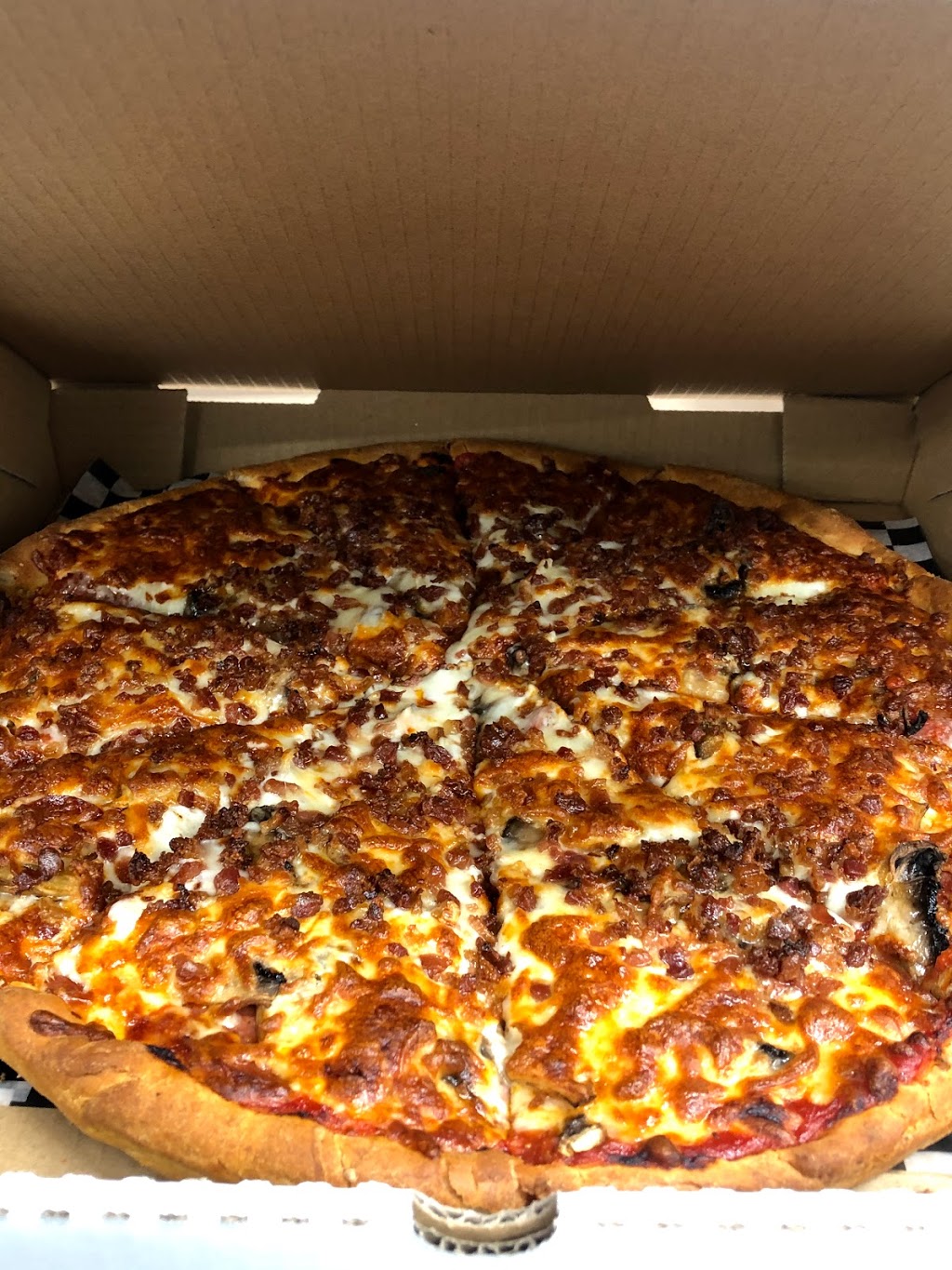 Brothers Tavern | 420 Main St, Sicamous, BC V0E 2V0, Canada | Phone: (250) 836-2337
