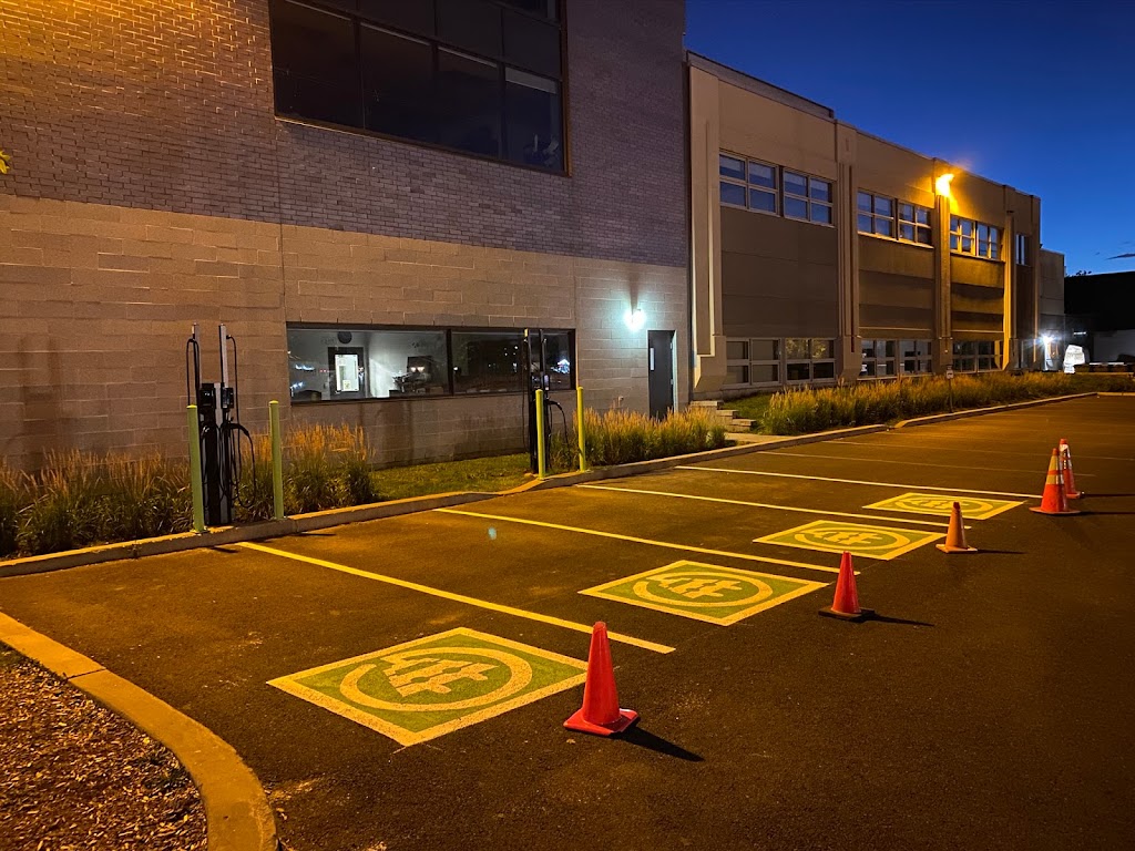 Ligne Ultra - Lignage et marquage de stationnement | 347 Rue Brébeuf, Sainte-Catherine, QC J5C 1H7, Canada | Phone: (450) 600-1933