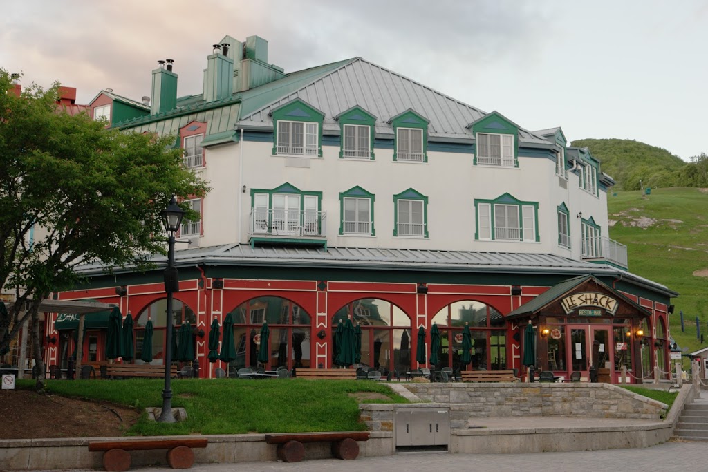 Le Shack | 3035 Chemin de la Chapelle, Mont-Tremblant, QC J8E 1B1, Canada | Phone: (819) 681-4700