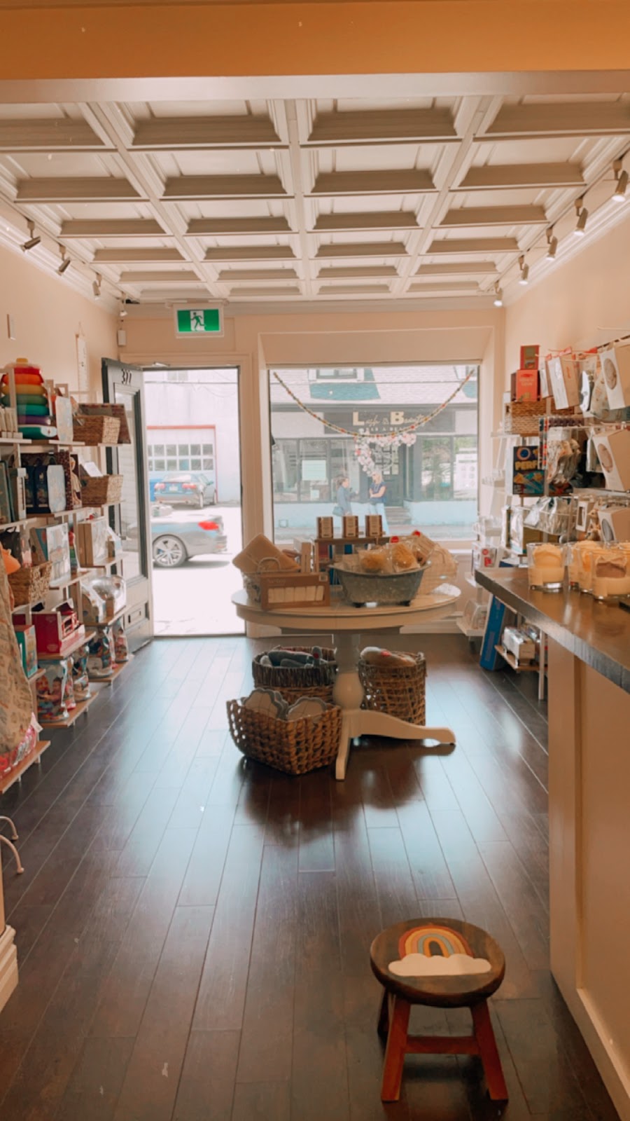 Seventeen Summers Boutique | 327 Chem. du Bord-du-Lac-Lakeshore, Pointe-Claire, QC H9S 4L6, Canada | Phone: (514) 694-1717