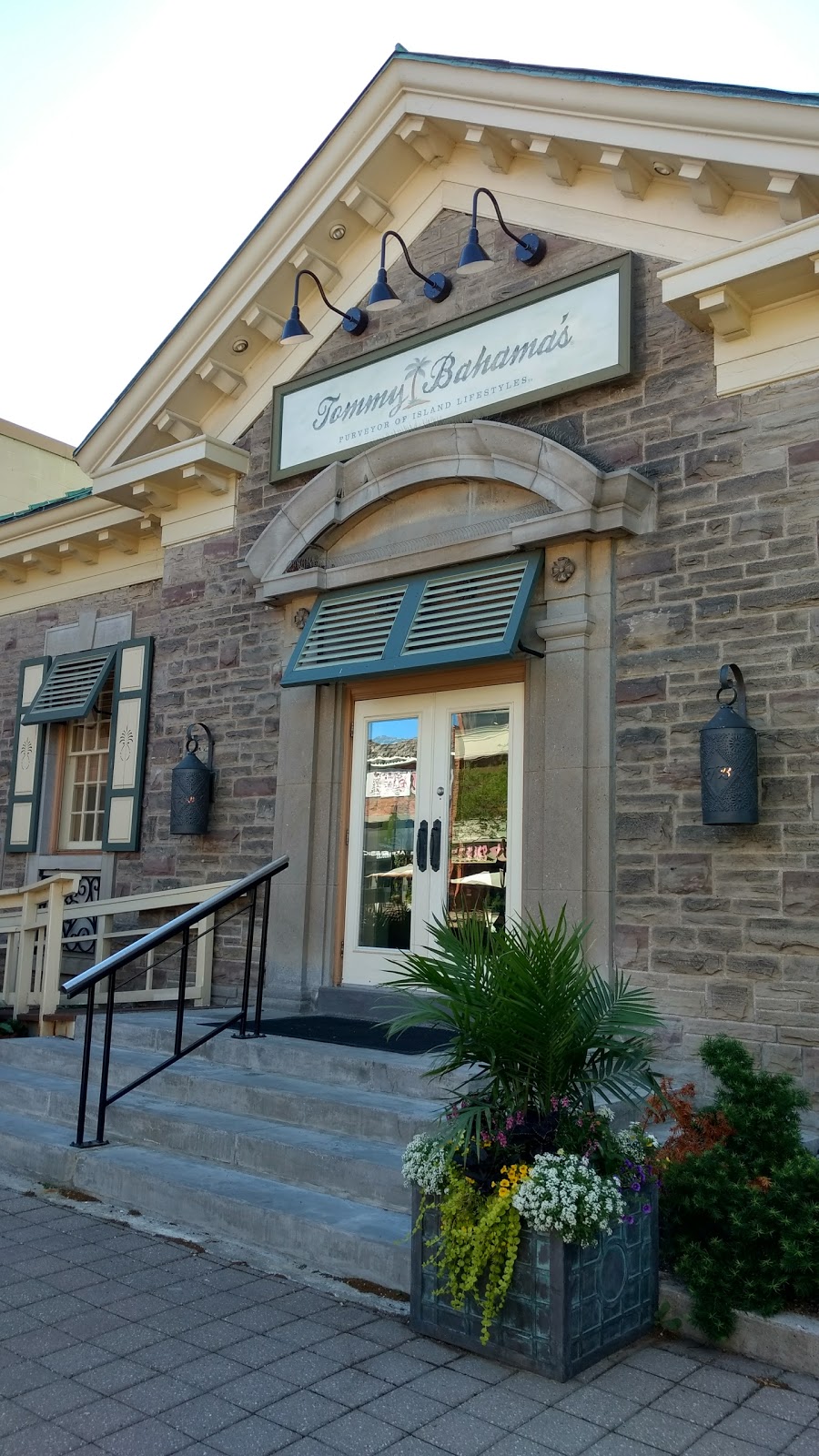 Tommy Bahama | 216 Lakeshore Rd E, Oakville, ON L6J 1H8, Canada | Phone: (905) 849-4190
