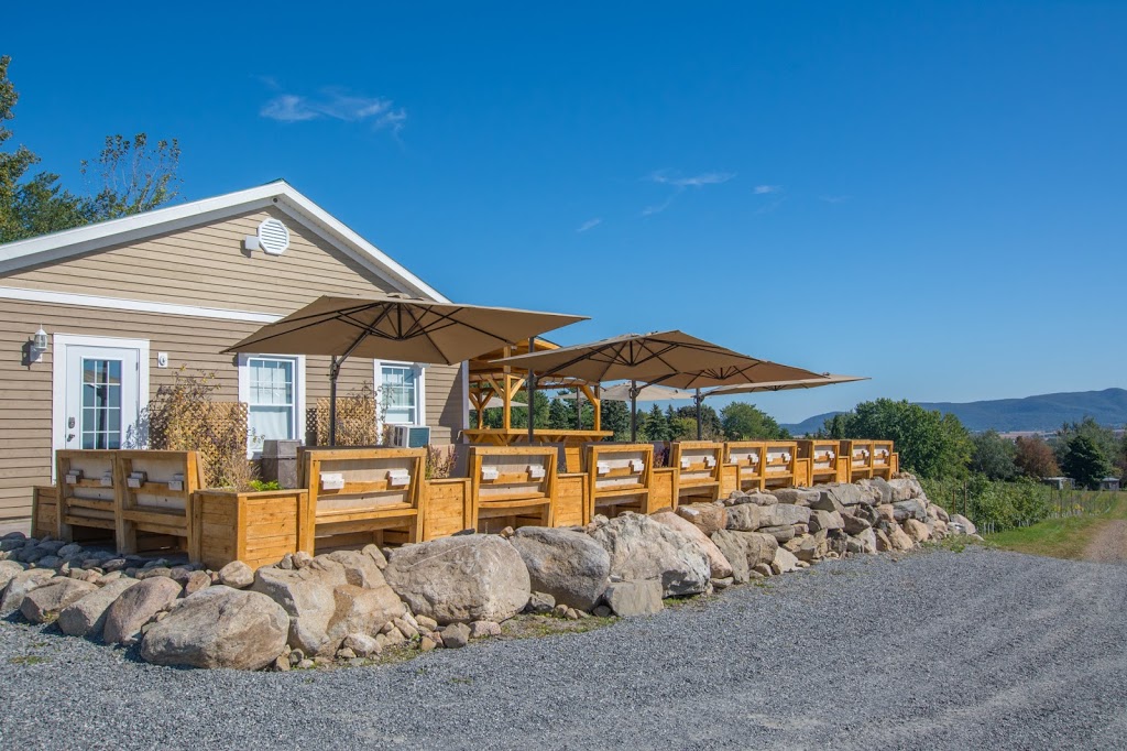 Domaine de Cavel | 1074 Chemin de la Montagne, Mont-Saint-Hilaire, QC J3G 4S6, Canada | Phone: (450) 464-3455