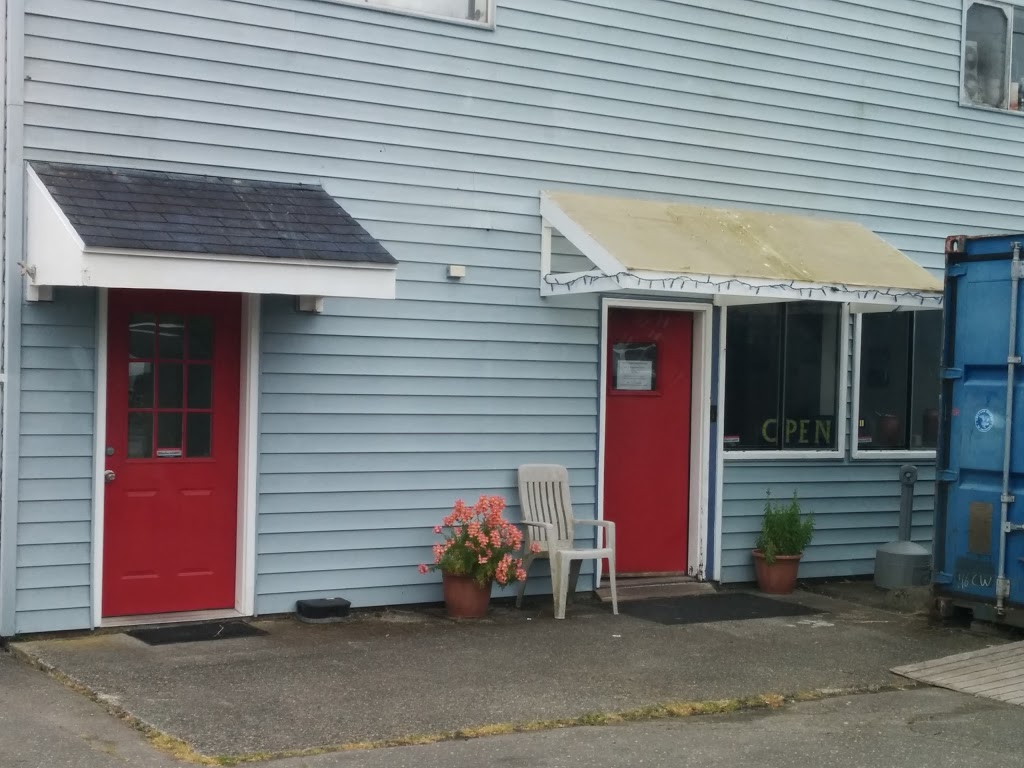 Point Roberts Parcel Service | 1480 Gulf Rd, Point Roberts, WA 98281, USA | Phone: (360) 945-4121