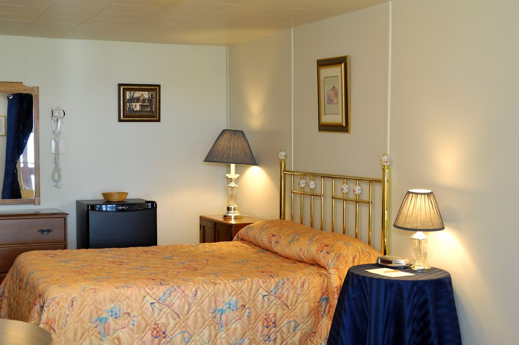 Auberge des Dunes | 118 Chemin de la Basse Ville, LIsle-aux-Grues, QC G0R 1P0, Canada | Phone: (418) 248-0129