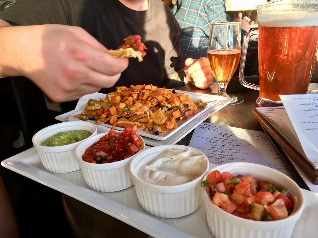 Bayside Lounge | 1755 Davie St, Vancouver, BC V6G 1W5, Canada | Phone: (604) 682-1831
