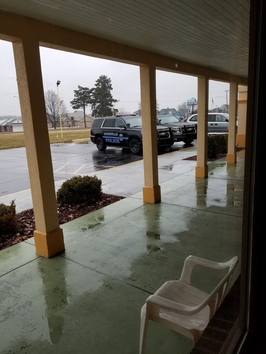 Clair Inn | 70 Gratiot Blvd, Marysville, MI 48040, USA | Phone: (810) 364-8400