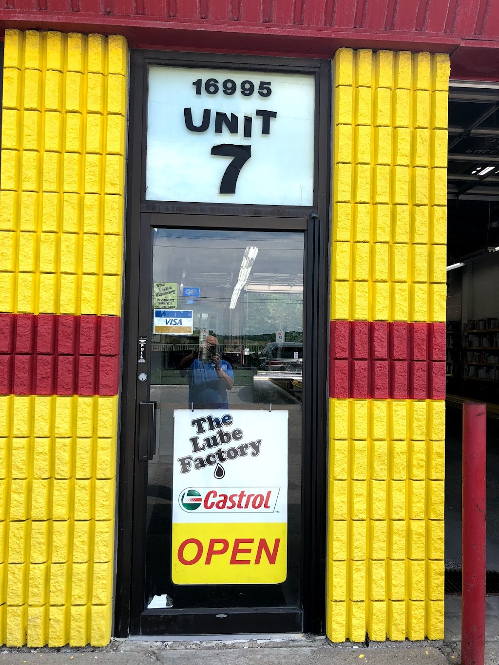 The Lube Factory Oil Change Centre | 16995 Yonge St, Newmarket, ON L3Y 5Y1, Canada | Phone: (905) 895-5339