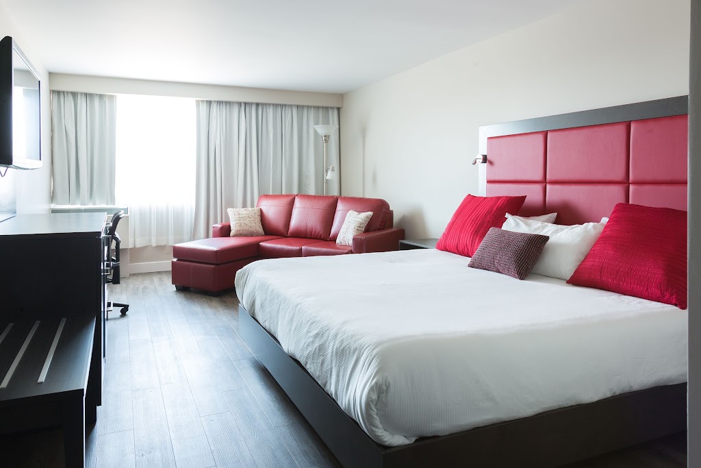 Hotel Universel | 1000 Bd des Cascades, Alma, QC G8B 3G4, Canada | Phone: (418) 668-5261
