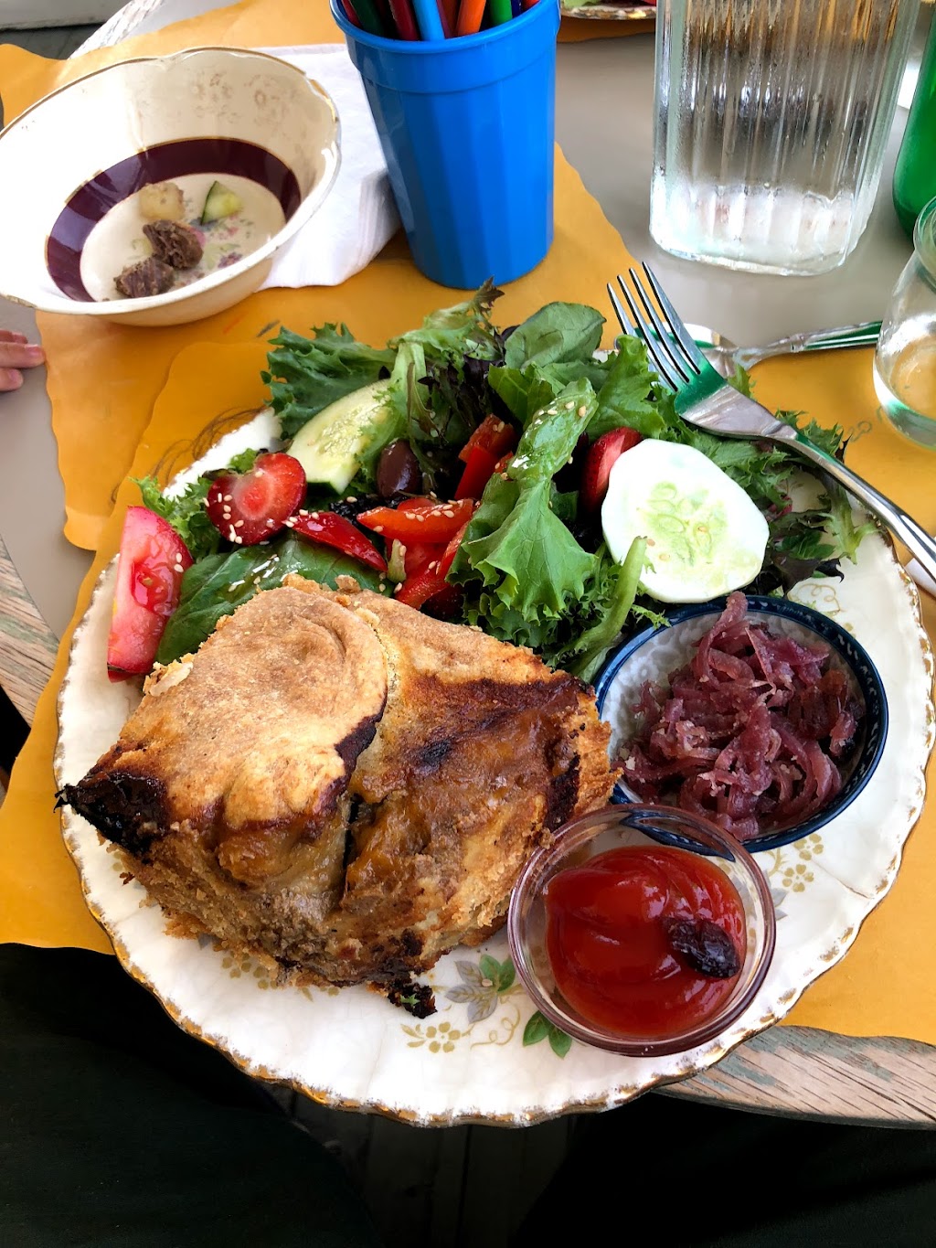 Auberge Café Chez Sam | 300 Rue Leclerc, Baie-Sainte-Catherine, QC G0T 1A0, Canada | Phone: (418) 237-4040