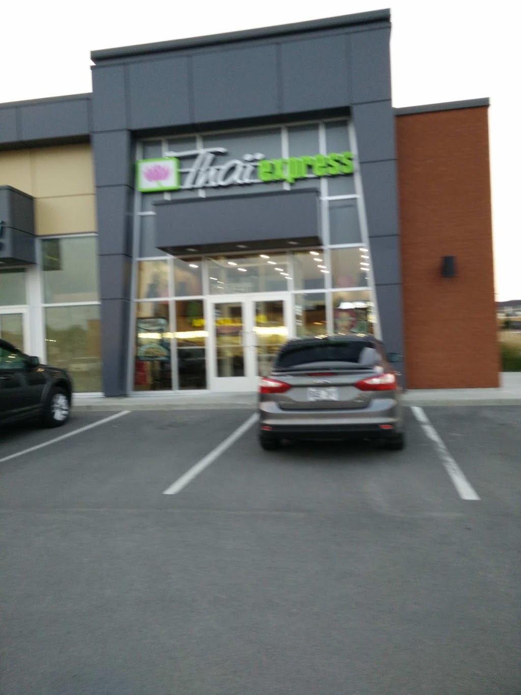 Thai Express | 788 Montée de St Sulpice, Place Marquis, LAssomption, QC J5W 2T5, Canada | Phone: (450) 589-8880