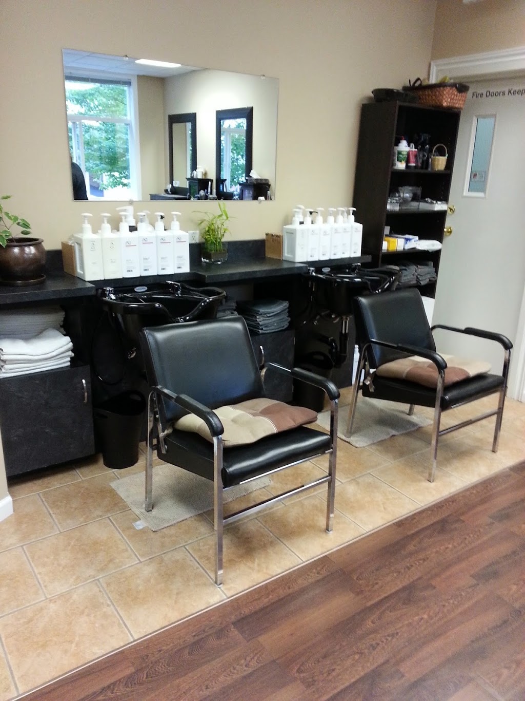Fringe Styling Salon Ltd | 44 Queens Rd, Duncan, BC V9L 2W4, Canada | Phone: (250) 748-2121