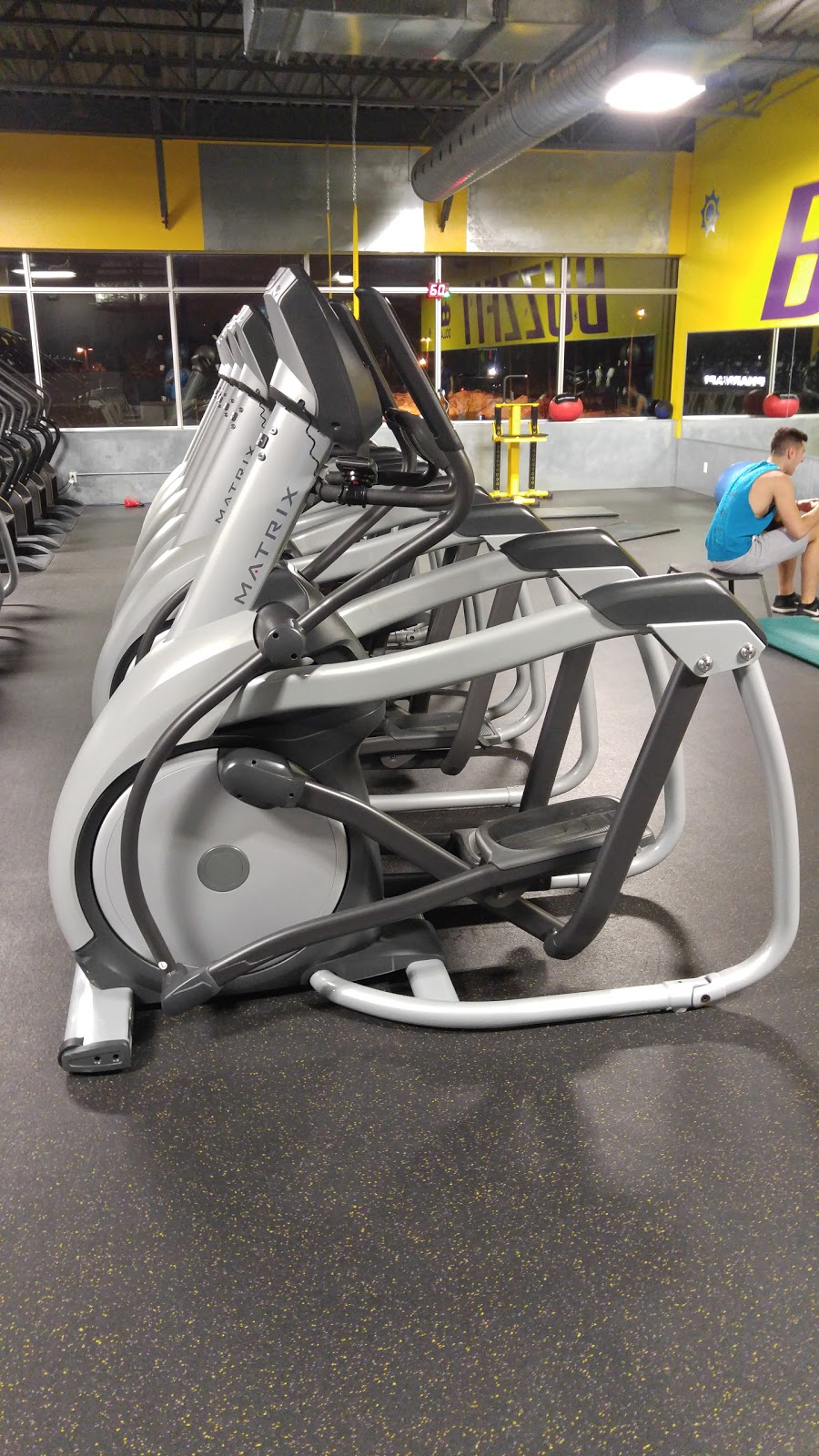 Buzzfit - Dollard-Des-Ormeaux | 3796 Sources Blvd 2nd Floor, Dollard-Des Ormeaux, QC H9B 1Z9, Canada | Phone: (514) 421-2100