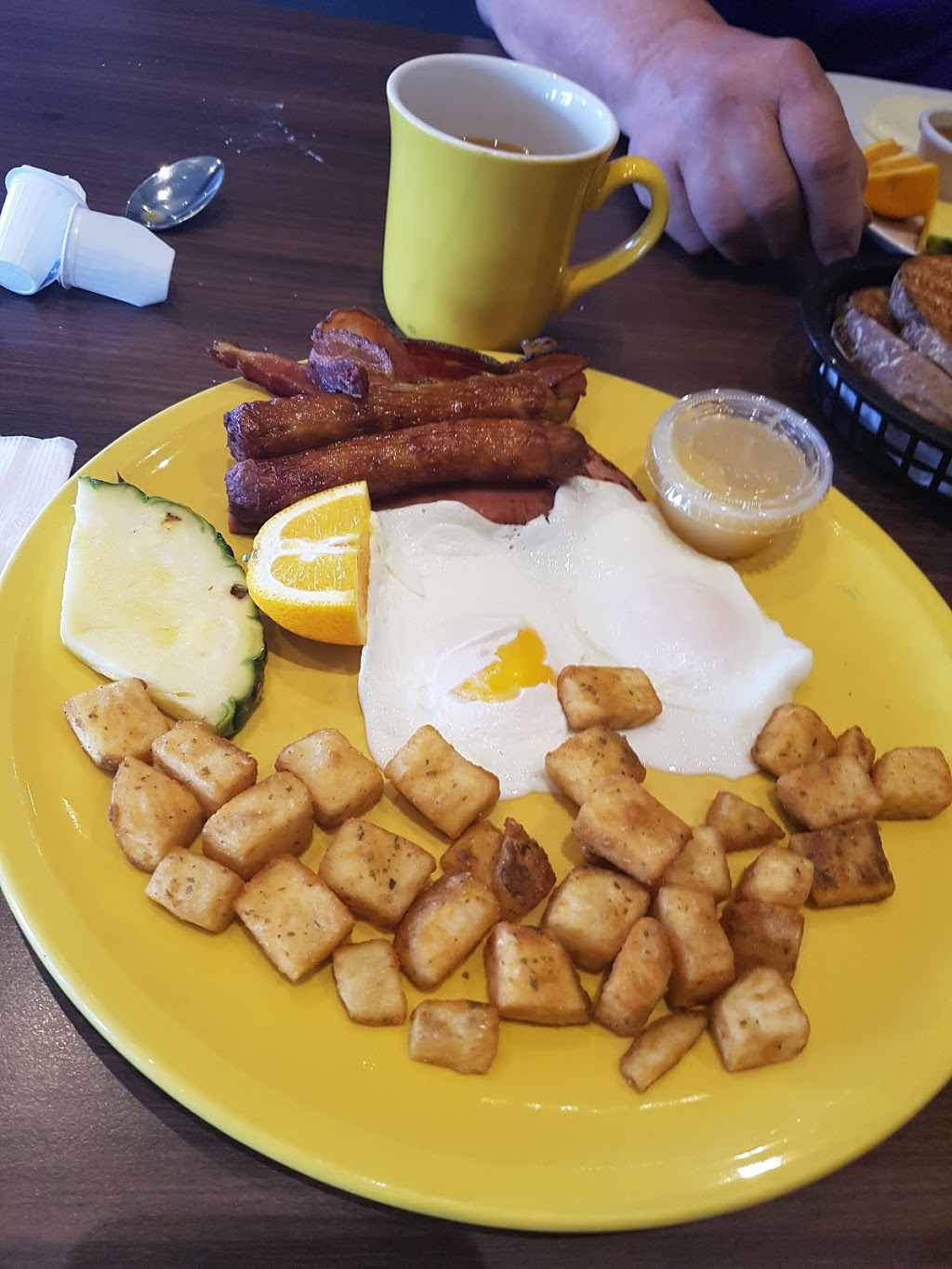 Le Ptit Réveil - La Ptite Soirée | 311 Boulevard de la Marine, Varennes, QC J3X 1Z4, Canada | Phone: (450) 985-1269