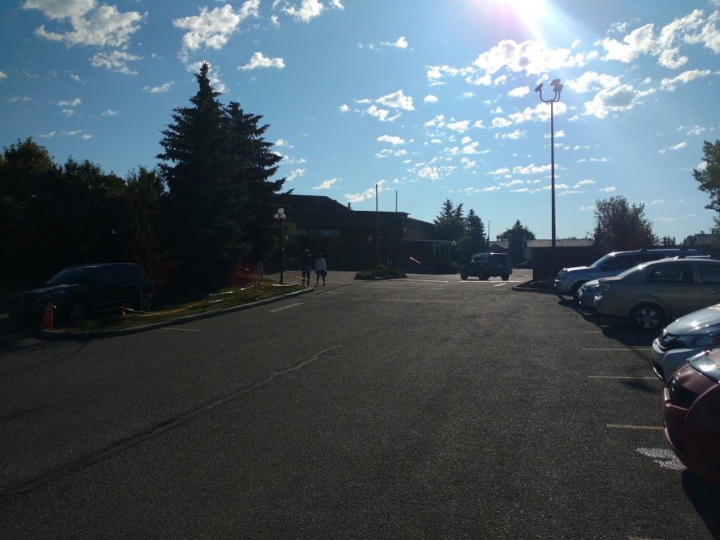 St. Thomas More Catholic Church Calgary | 15 Templebow Rd NE, Calgary, AB T1Y 6J3, Canada | Phone: (403) 285-3773