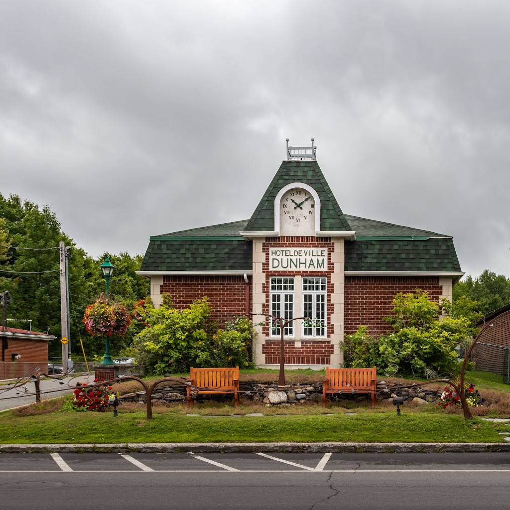 Hôtel de ville de Dunham | 3777 Rue Principale, Dunham, QC J0E 1M0, Canada | Phone: (450) 295-2418