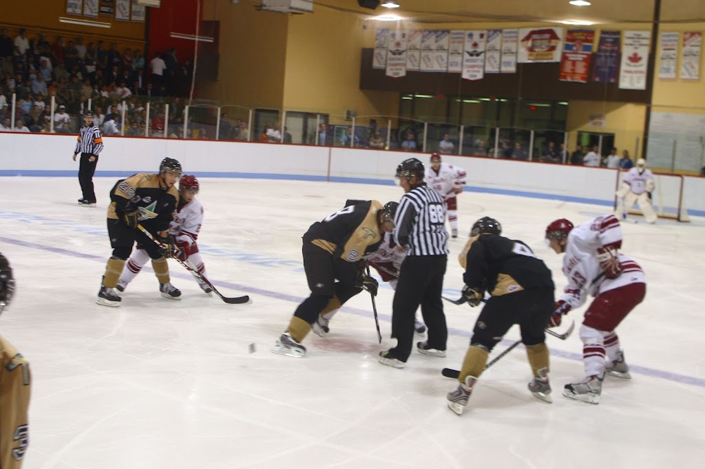 Aréna Samuel Moskovitch Arena | 6985 Chem. Mackle, Côte Saint-Luc, QC H4W 1A5, Canada | Phone: (514) 485-6806