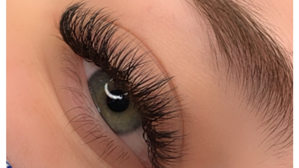 Lash House59 | 59 Creekside Rd, Winnipeg, MB R3Y 0N6, Canada | Phone: (204) 599-5165