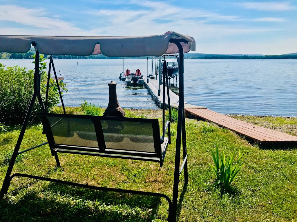 Logement Beach House Lac William | 649 Rue Principale, Saint-Ferdinand, QC G0N 1N0, Canada | Phone: (514) 816-7239
