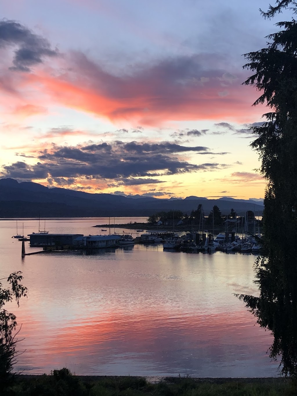 Meet Me At Deep Bay | 192 Crome Point Rd, Bowser, BC V0R 1G0, Canada | Phone: (604) 961-9696