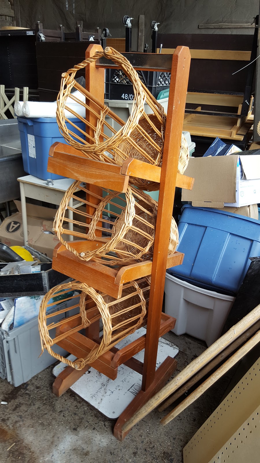 Farrhaven Antiques and Collectables | 314 Leachs Rd, Perth, ON K7H 3C8, Canada | Phone: (613) 267-3033