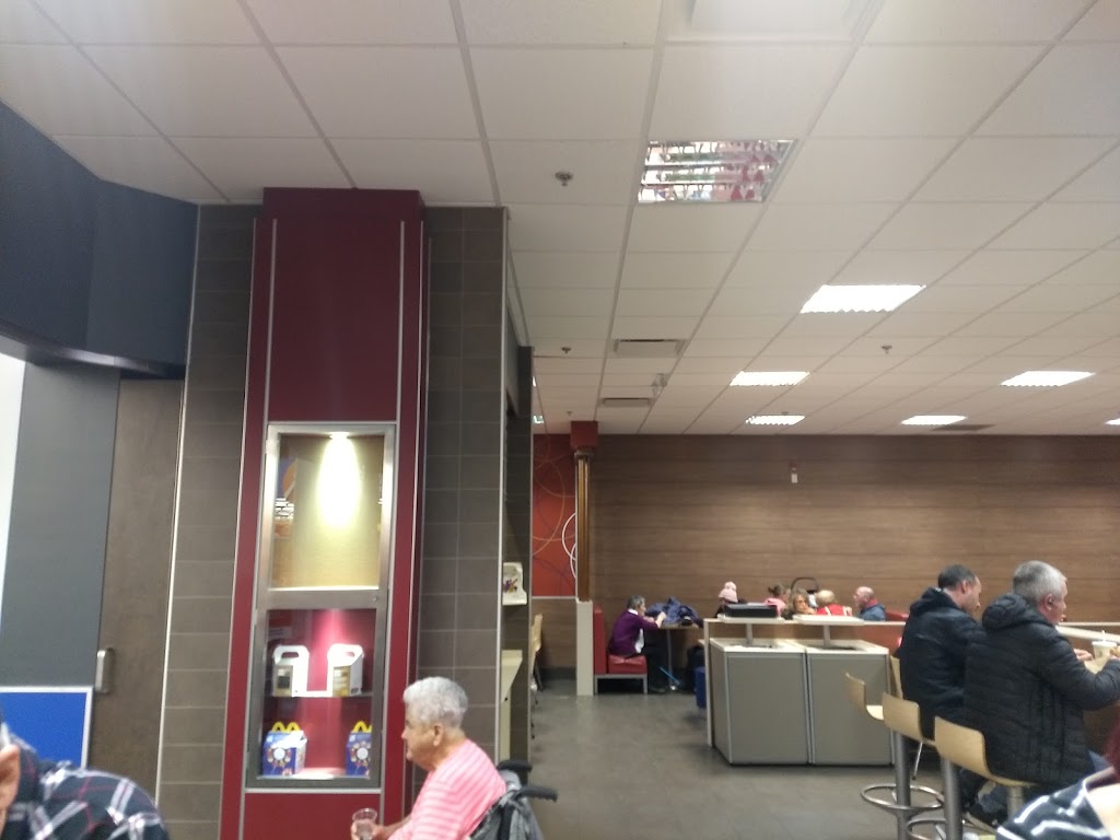 McDonalds | Wal-Mart - Carrefour, 4520 Boulevard des Récollets, Trois-Rivières, QC G9A 4N2, Canada | Phone: (819) 373-5408