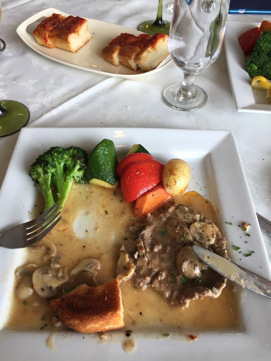 Tre Vigne Restaurant | 7800 Jane St #7, Concord, ON L4K 4R6, Canada | Phone: (905) 738-7566
