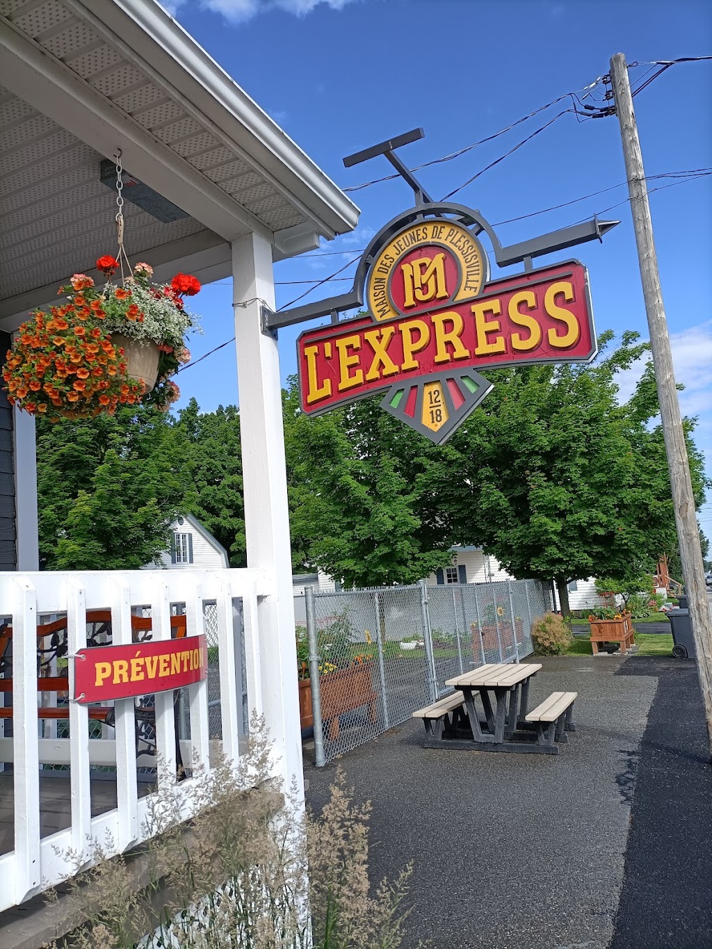 Maison Des Jeunes Exp 12-18 | 1663 Av. des Érables, Plessisville, QC G6L 2E3, Canada | Phone: (819) 362-8532