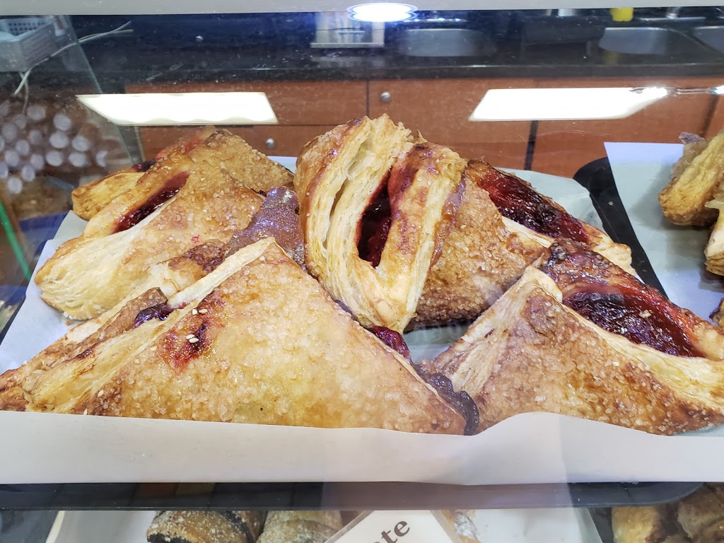 The Bagel House | 1722 Avenue Rd, North York, ON M5M 3Y5, Canada | Phone: (416) 781-0032