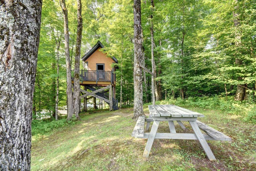 Le Manoir 106-7 by Escapades Tremblant | 7-106 Chemin des Quatre-Sommets, Mont-Tremblant, QC J8E 1C6, Canada | Phone: (877) 352-6626