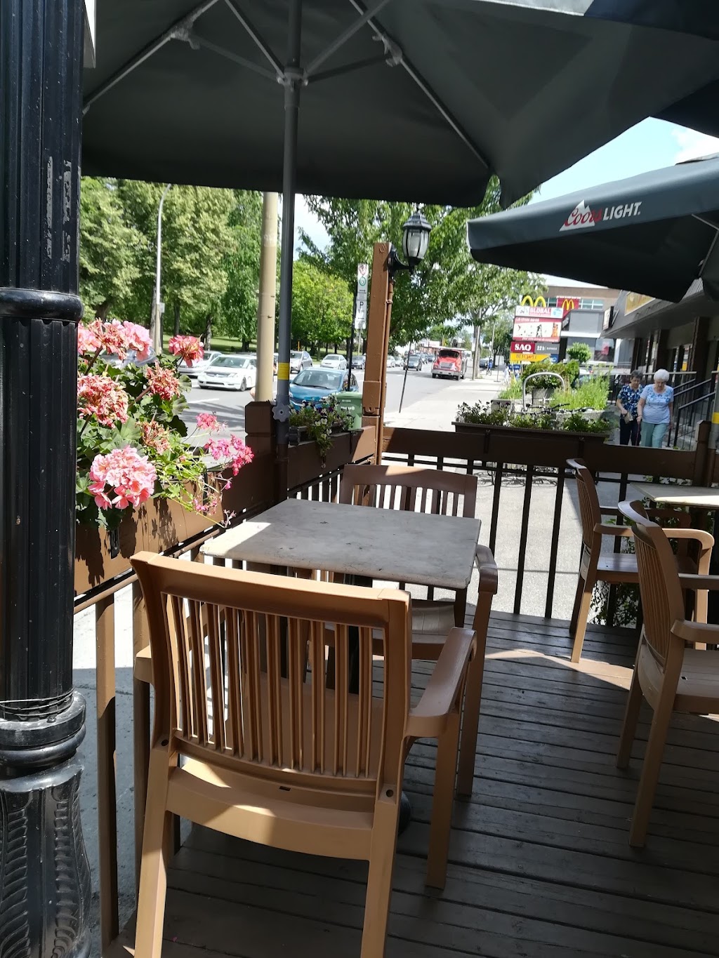 Les Bridés | 10420 Rue Lajeunesse, Montréal, QC H3L 2E5, Canada | Phone: (514) 383-8596