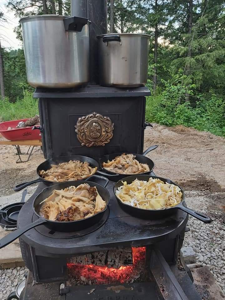 La Manne à Menoum | Accès via Chemin Flora-Marchand, 145 QC-155, Grandes-Piles, QC G0X 1H0, Canada | Phone: (819) 609-9931