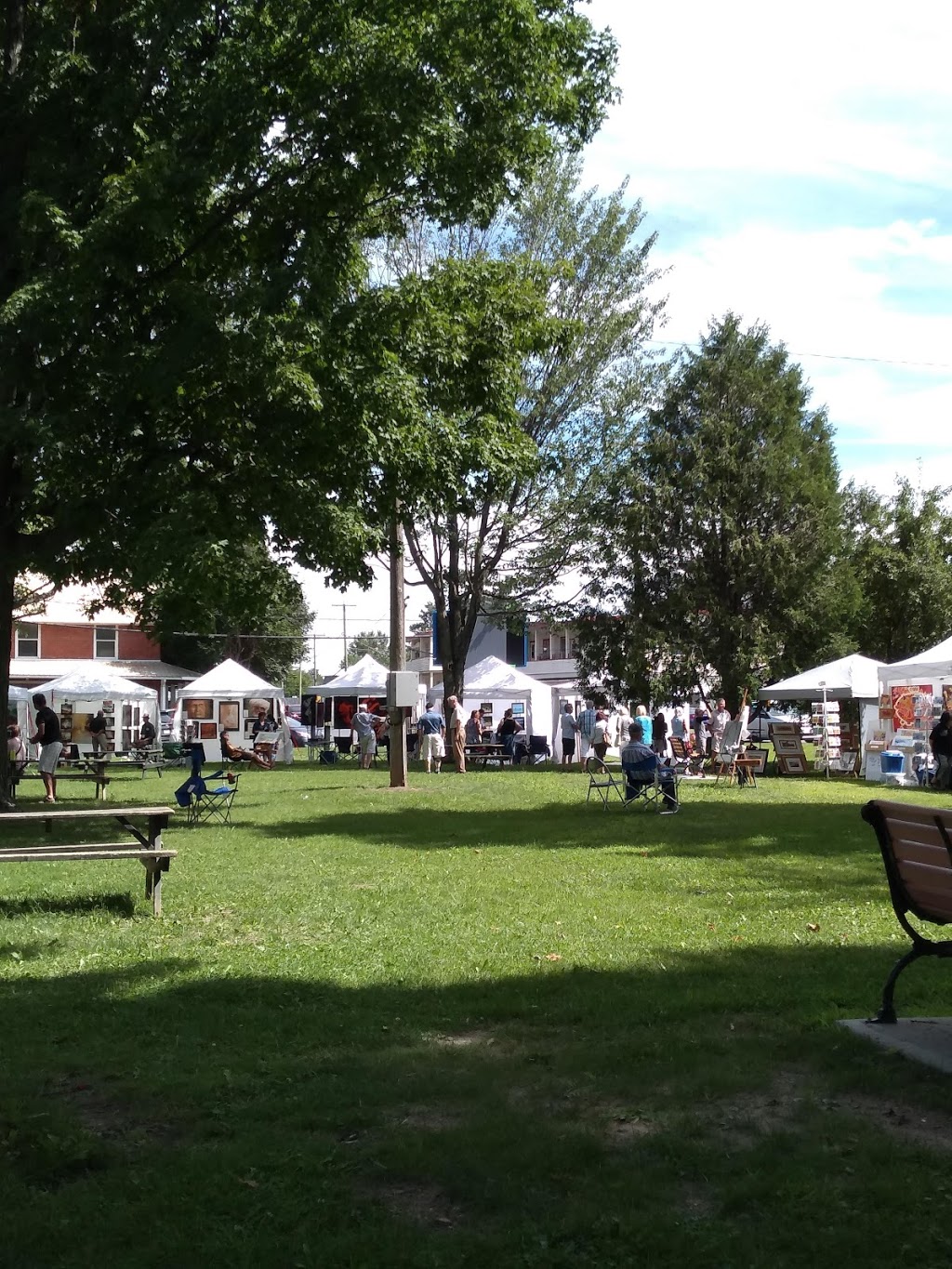 Foster Square Park | 4192 Rue Foster, Waterloo, QC J0E 2N0, Canada | Phone: (450) 775-2062