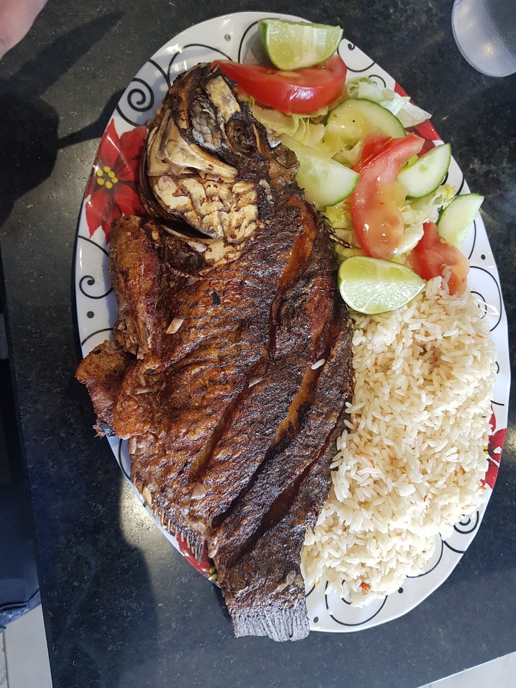 100% SALVADOREÑO Restaurant & Take out | 612 Trethewey Dr, North York, ON M6M 4C3, Canada | Phone: (416) 249-0305