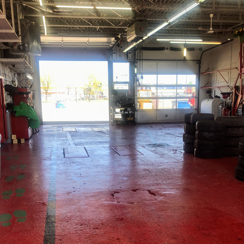 Castrol Express Laval Auto Value Centre de Service Certifié | 450 Bd du Curé-Labelle, Laval, QC H7P 2P1, Canada | Phone: (450) 625-4575
