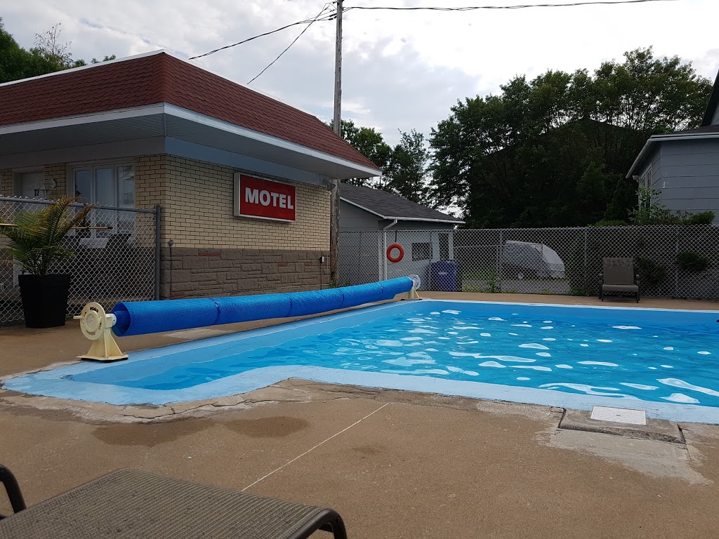 Motel Olympic | 3878 Boulevard Sainte-Anne, Québec, QC G1E 3M3, Canada | Phone: (418) 667-8716