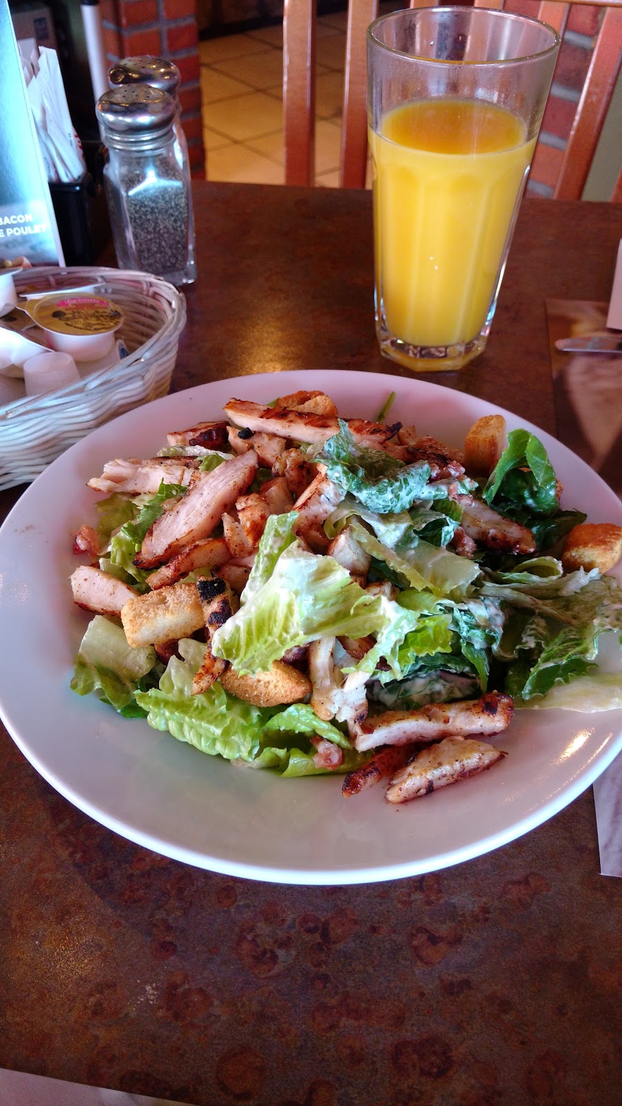 Mikes Berthierville | 1021 Avenue Gilles Villeneuve, Berthierville, QC J0K 1A0, Canada | Phone: (450) 836-1510