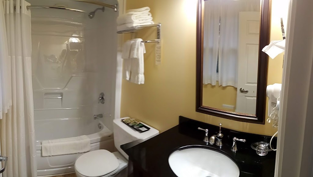 Clarks Sunny Isle Motel | 720 Water St E, Summerside, PE C1N 4J1, Canada | Phone: (902) 436-5665